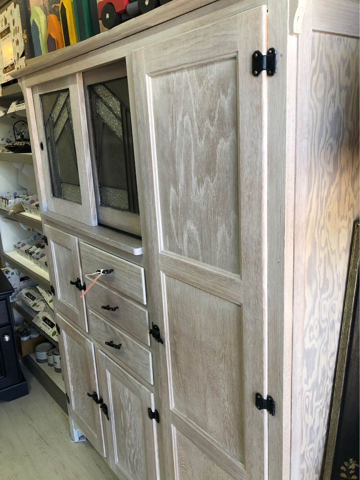 Kitchen dresser